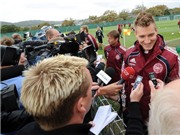 Bóng đá anh, ngoại hạng anh, lịch thi đấu euro 2012, Thêm một nhóm phóng viên Trung Quốc bị cướp "hỏi thăm"