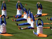 Bóng đá anh, ngoại hạng anh, lịch thi đấu euro 2012, “Lốc da cam” thận trọng, người Nhật tính chơi phòng ngự
