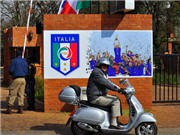 Bóng đá anh, ngoại hạng anh, lịch thi đấu euro 2012, Kí sự Nam Phi: Những nhà vô địch tự/bị ruồng bỏ