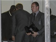 Bóng đá anh, ngoại hạng anh, lịch thi đấu euro 2012, Ashley Cole nhắn tin "ghét người Anh", Rooney muốn "né" dư luận?