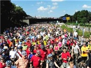 Bóng đá anh, ngoại hạng anh, lịch thi đấu euro 2012, Bữa tiệc dài 60 km trên đường cao tốc 