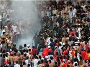 Bóng đá anh, ngoại hạng anh, lịch thi đấu euro 2012, Vấn đề & Sự kiện: Bóng tối sau những quả pháo sáng