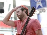 Bóng đá anh, ngoại hạng anh, lịch thi đấu euro 2012, Kings of Leon bỏ diễn vì bị chim “ ị bậy” vào gần miệng