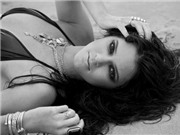 Bóng đá anh, ngoại hạng anh, lịch thi đấu euro 2012, Cô út nhà Kardashian “nóng bỏng” hơn cả bà chị “ngực bự”