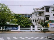 Bóng đá anh, ngoại hạng anh, lịch thi đấu euro 2012, Hai trường đại học bị tạm ngừng tuyển sinh 2010