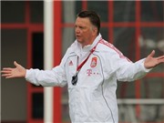 Bóng đá anh, ngoại hạng anh, lịch thi đấu euro 2012, Magath đối đầu Van Gaal: Dân chủ gặp bảo thủ