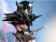 Bóng đá anh, ngoại hạng anh, lịch thi đấu euro 2012, Trang phục kỳ dị của một nhóm nhạc rock