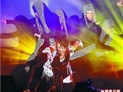 Bóng đá anh, ngoại hạng anh, lịch thi đấu euro 2012, Cựu thành viên nhóm nhạc Super Juinor hát nhép trong buổi họp báo