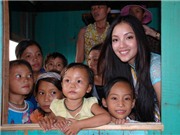 Bóng đá anh, ngoại hạng anh, lịch thi đấu euro 2012, Mai Phương Thúy và Người đẹp Huỳnh Bích Phương làm từ thiện