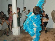 Bóng đá anh, ngoại hạng anh, lịch thi đấu euro 2012, Sốc với trình diễn nude