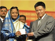 Bóng đá anh, ngoại hạng anh, lịch thi đấu euro 2012, “Đứa con của chiến tranh VN” giành giải "Nobel Toán học"