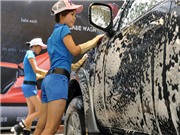Bóng đá anh, ngoại hạng anh, lịch thi đấu euro 2012, Nỗi niềm bà chủ tiệm rửa xe 'chân dài'