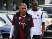Bóng đá anh, ngoại hạng anh, lịch thi đấu euro 2012, Balotelli bị đâm xe