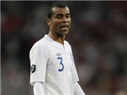 Bóng đá anh, ngoại hạng anh, lịch thi đấu euro 2012, Vừa mới ly hôn,  Ashley Cole đã gặp "họa"
