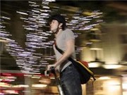 Bóng đá anh, ngoại hạng anh, lịch thi đấu euro 2012, Bị đuổi việc vì làm tiêu hao 1,8 xu tiền điện 