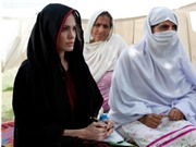 Bóng đá anh, ngoại hạng anh, lịch thi đấu euro 2012, Angelina Jolie bị chỉ trích vì quá nổi bật ở Pakistan