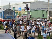 Bóng đá anh, ngoại hạng anh, lịch thi đấu euro 2012, Tàu chở hơn 200 khách húc lật xe container