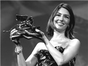Bóng đá anh, ngoại hạng anh, lịch thi đấu euro 2012, Đạo diễn Sofia Coppola đoạt Sư tử Vàng: Hình bóng cha và con trên phim