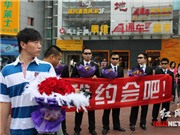 Bóng đá anh, ngoại hạng anh, lịch thi đấu euro 2012, Thiếu gia "9999 đóa hồng" tiếp tục tỏ tình gây sốc