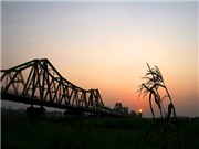 Bóng đá anh, ngoại hạng anh, lịch thi đấu euro 2012, Cầu Long Biên - gạch nối quá khứ, hiện tại, tương lai