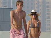 Bóng đá anh, ngoại hạng anh, lịch thi đấu euro 2012, "Bà bầu" Abbey Clancy khoe dáng tại Dubai