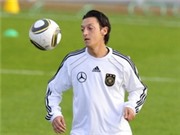 Bóng đá anh, ngoại hạng anh, lịch thi đấu euro 2012, Oezil đáp trả những chỉ trích từ Altintop