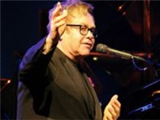 Bóng đá anh, ngoại hạng anh, lịch thi đấu euro 2012, Elton John không muốn đương đầu với Lady Gaga 
