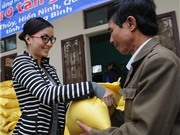 Bóng đá anh, ngoại hạng anh, lịch thi đấu euro 2012, Người đẹp Huỳnh Bích Phương ủng hộ đồng bào lũ lụt Quảng Bình