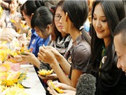 Bóng đá anh, ngoại hạng anh, lịch thi đấu euro 2012, Hoa hậu Hương Giang làm hoa hướng dương ủng hộ các bệnh nhi ung thư