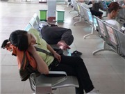 Bóng đá anh, ngoại hạng anh, lịch thi đấu euro 2012, Mua vé tàu qua mạng: Hành khách chờ, cò vé đợi