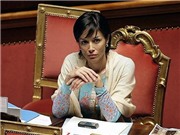 Bóng đá anh, ngoại hạng anh, lịch thi đấu euro 2012, Italia: “Nữ bộ trưởng đẹp nhất thế giới” từ chức