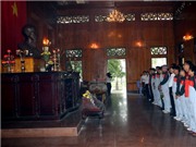 Bóng đá anh, ngoại hạng anh, lịch thi đấu euro 2012, Nhật ký ĐTVN: Thăm viếng Làng Sen, ghé đền Ông Hoàng Mười