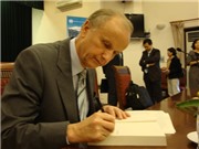 Bóng đá anh, ngoại hạng anh, lịch thi đấu euro 2012, Ra mắt cuốn sách của nguyên Phó Thủ tướng Ba Lan