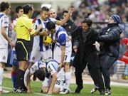 Bóng đá anh, ngoại hạng anh, lịch thi đấu euro 2012, Dư âm vụ lộn xộn ở Vicente Calderon: Quique Flores có thể bị cấm chỉ đạo 4 trận!