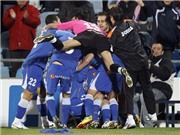 Bóng đá anh, ngoại hạng anh, lịch thi đấu euro 2012, Chín người Getafe quật ngã Villarreal: "Tàu ngầm" rơi xuống... đất