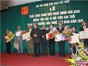 Bóng đá anh, ngoại hạng anh, lịch thi đấu euro 2012, Trao tặng danh hiệu Nghệ nhân Dân gian 2010