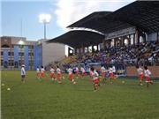 Bóng đá anh, ngoại hạng anh, lịch thi đấu euro 2012, Khi các đội bóng rèn quân ở chốn đông người: Lợi thì có lợi…