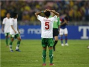 Bóng đá anh, ngoại hạng anh, lịch thi đấu euro 2012, Thảm bại trước Malaysia, HLV Riedl than hàng thủ mắc nhiều sai lầm