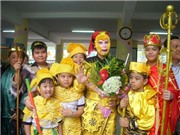 Bóng đá anh, ngoại hạng anh, lịch thi đấu euro 2012, Lục Tiểu Linh Đồng biểu diễn và tặng “gậy Như Ý”