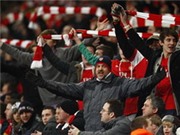 Bóng đá anh, ngoại hạng anh, lịch thi đấu euro 2012, Thờ ơ với thị trường chuyển nhượng, Arsene Wenger bị CĐV chỉ trích