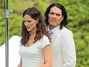 Bóng đá anh, ngoại hạng anh, lịch thi đấu euro 2012, Russell Brand choáng váng vì được hôn Jennifer Garner