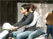 Bóng đá anh, ngoại hạng anh, lịch thi đấu euro 2012, Xe “quý tộc” phớt lờ mũ bảo hiểm!