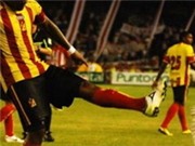 Bóng đá anh, ngoại hạng anh, lịch thi đấu euro 2012, Bị "treo giò" hai trận vì lỡ đá... chim của đội bạn