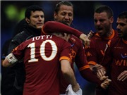 Bóng đá anh, ngoại hạng anh, lịch thi đấu euro 2012, Roma - Lazio 2-0: "Sát thủ" Totti lập cú đúp