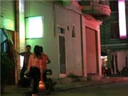 Bóng đá anh, ngoại hạng anh, lịch thi đấu euro 2012, Phát hoảng kiểu lấy nhà nghỉ làm 'trường quay' 