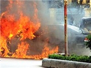 Bóng đá anh, ngoại hạng anh, lịch thi đấu euro 2012, Xế hộp tiền tỷ bốc cháy đùng đùng giữa phố đông