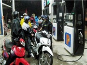 Bóng đá anh, ngoại hạng anh, lịch thi đấu euro 2012, Đội mưa, cãi vã để mua xăng trước giờ tăng giá