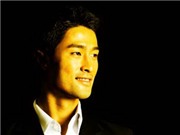 Bóng đá anh, ngoại hạng anh, lịch thi đấu euro 2012, Johnny Trí Nguyễn và hành trình "Không Ngừng Bước Tới"