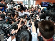 Bóng đá anh, ngoại hạng anh, lịch thi đấu euro 2012, Hình minh họa vô tội vạ: Vạ này ai chịu?