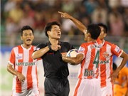 Bóng đá anh, ngoại hạng anh, lịch thi đấu euro 2012, Những điểm nhấn của vòng 12 V-League: Lại nóng chuyện trọng tài